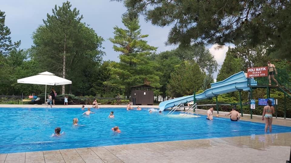 Ada Adica Prenociste Sport Wellness Centar - Bazeniホステル エクステリア 写真