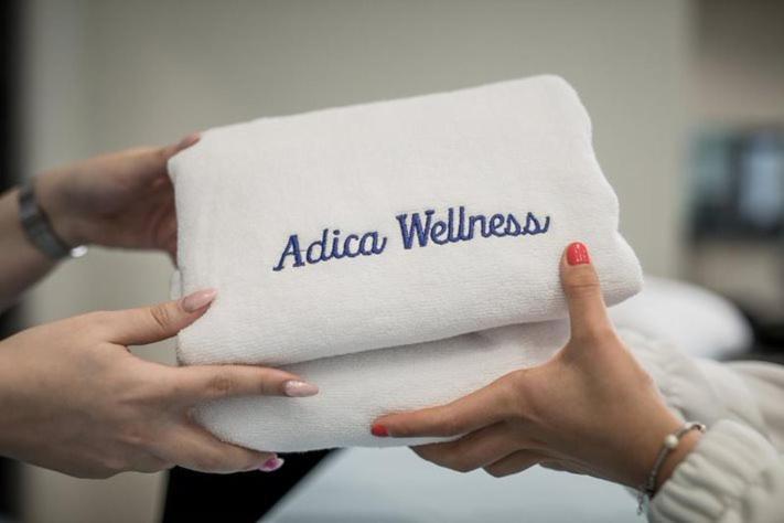 Ada Adica Prenociste Sport Wellness Centar - Bazeniホステル エクステリア 写真