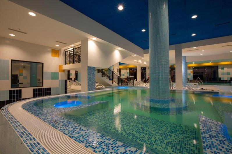 Ada Adica Prenociste Sport Wellness Centar - Bazeniホステル エクステリア 写真